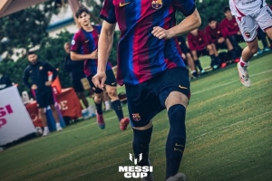 梅西杯第三轮巴萨U16队2-0纽维尔老男孩,李昊炎跨级替补登场
