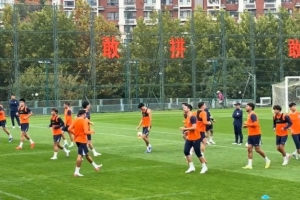 记者:泽卡回归训练泰山五外援都在,王彤在进行康复