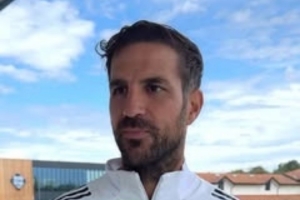 小法西班牙球星二选一：伊涅斯塔>哈维、亚马尔、罗德里、自己